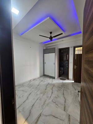 Room in 2 BHK Apartment at Gaur City 2 - 12th Avenue, Sector 16c Greater Noida – for Rent