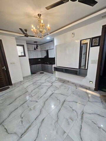 Room in 2 BHK Apartment at Gaur City 2 - 12th Avenue, Sector 16c Greater Noida – for Rent