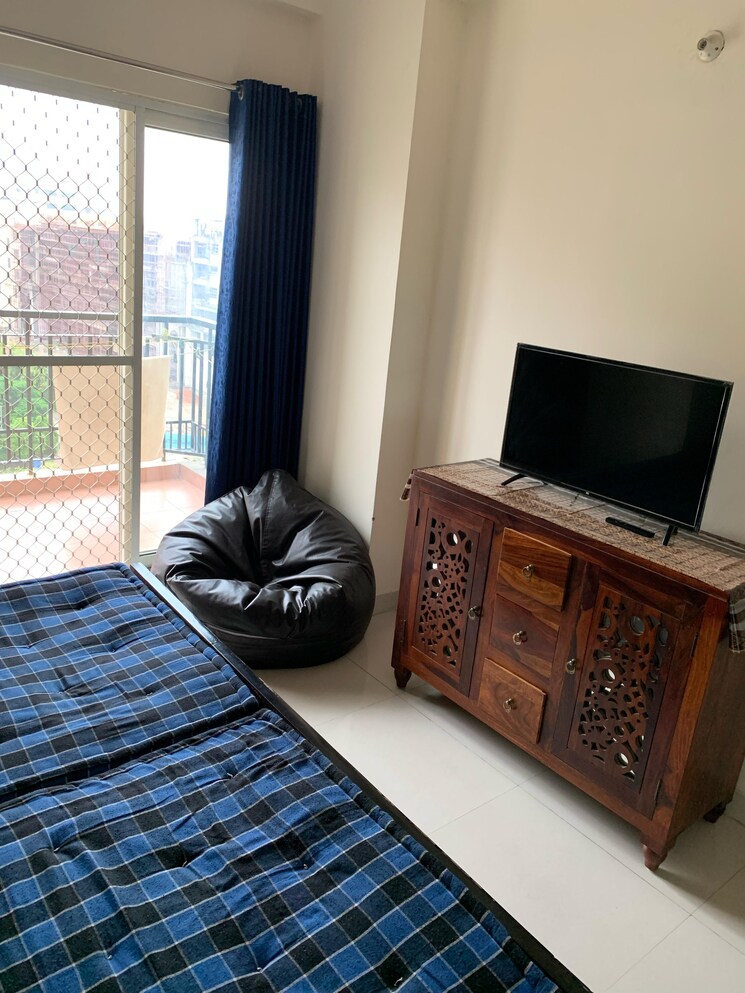 Bedroom, maxblis-grand-wellington 1 Bedroom 615 Sq.Ft. Apartment In Sector 75 Noida 9516382