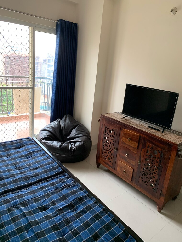 Bedroom, maxblis-grand-wellington 1 Bedroom 615 Sq.Ft. Apartment In Sector 75 Noida 9516382