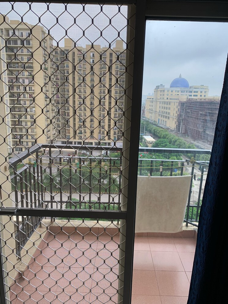 Balcony, maxblis-grand-wellington 1 Bedroom 615 Sq.Ft. Apartment In Sector 75 Noida 9516382