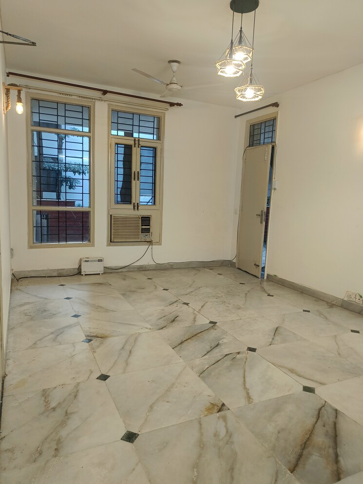 Room, unitech-south-city-ii 2.5 Bedroom 2100 Sq.Ft. Builder Floor In Sector 50 Gurgaon 9516347