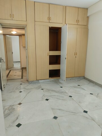 Room in 2.5 BHK Builder Floor at Unitech South City II, Sector 50 – for Rent