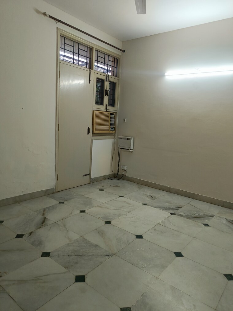 Room, unitech-south-city-ii 2.5 Bedroom 2100 Sq.Ft. Builder Floor In Sector 50 Gurgaon 9516347