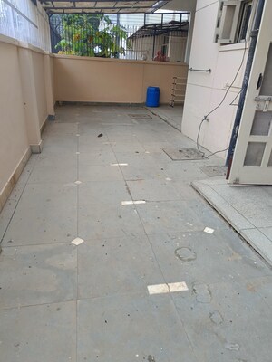 Balcony in 2.5 BHK Builder Floor at Unitech South City II, Sector 50 – for Rent