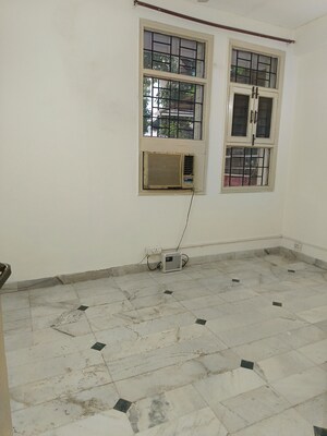 Room in 2.5 BHK Builder Floor at Unitech South City II, Sector 50 – for Rent