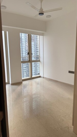 Room in 3 BHK Apartment at Lodha World Crest, Worli – for Rent