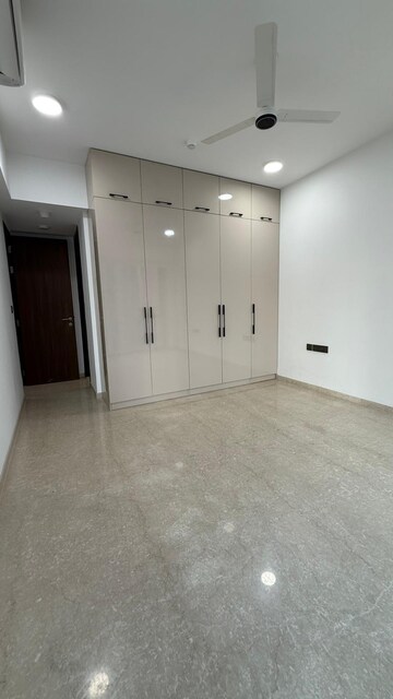 Room in 3 BHK Apartment at Lodha World Crest, Worli – for Rent