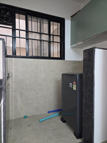 Room in 1 BHK Apartment at Kohinoor Viva City, Dhanori – for Rent