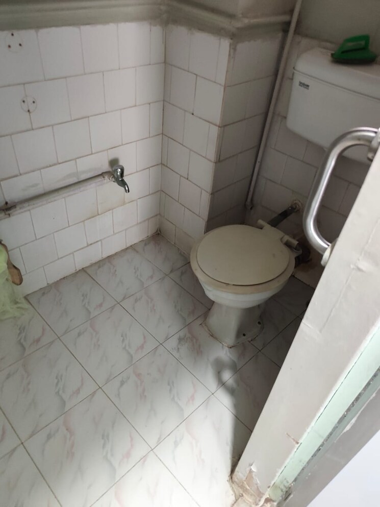 Bathroom, colaba 2 Bedroom 950 Sq.Ft. Apartment In Colaba Mumbai 9428490