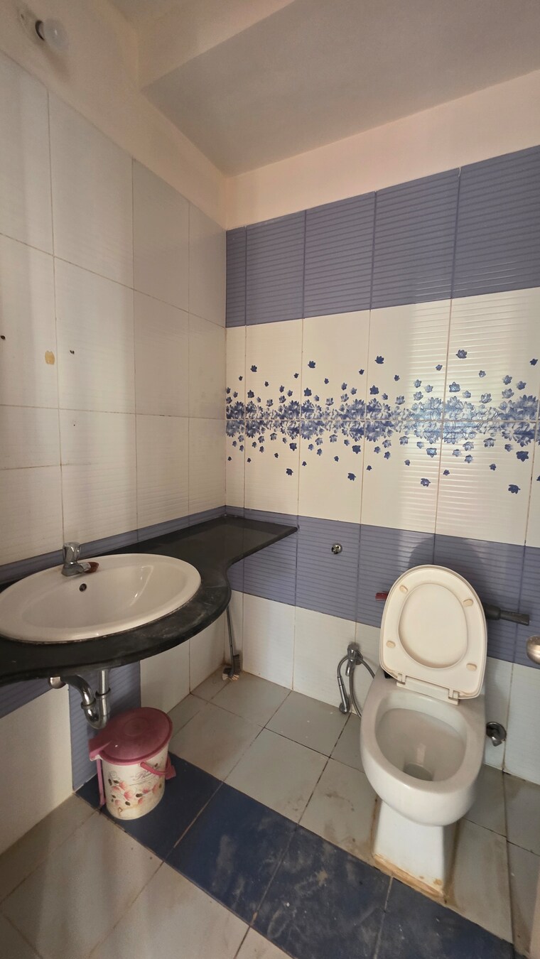 Bathroom, nanded 3 Bedroom 1353 Sq.Ft. Apartment In Nanded Pune 9516290