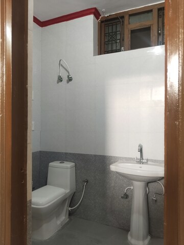 Master Bedroom in 3 BHK Apartment at Ashoka Enclave Faridabad, Sector 34 – for Rent