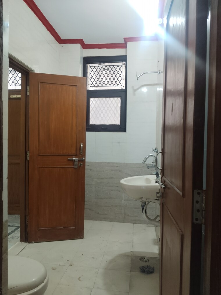 Bathroom, ashoka-enclave-faridabad 3 Bedroom 1600 Sq.Ft. Apartment In Sector 34 Faridabad 9516313