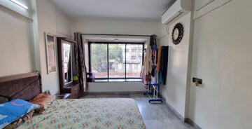 Bedroom in 2.5 BHK Apartment at Malad West – for Rent