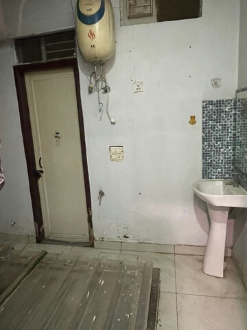 Bathroom in 2 BHK Builder Floor at Sector 46 – for Rent