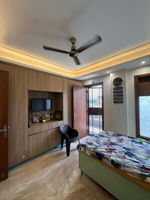 Bedroom in 4 BHK Builder Floor at Green Fields Colony – for Rent