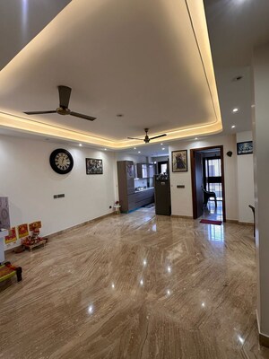 Room in 4 BHK Builder Floor at Green Fields Colony – for Rent