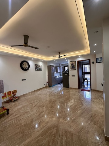 Room in 4 BHK Builder Floor at Green Fields Colony – for Rent