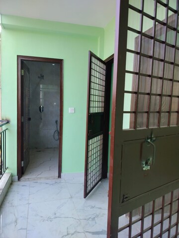 Room in 2 BHK Apartment at Sarita Vihar – for Rent