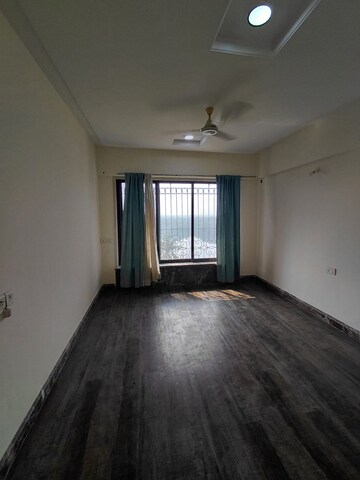 Room in 2 BHK Apartment at Celestia Heights, Malad West – for Rent