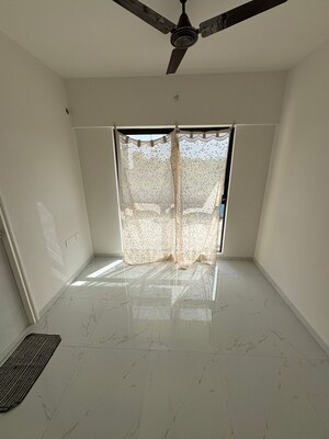 Room in 2.5 BHK Apartment at Runwal Gardens Phase 3, Dombivli East – for Rent
