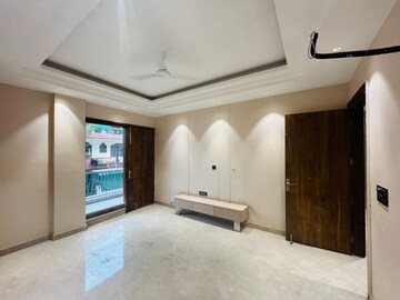 Room in 4 BHK Builder Floor at Green Fields Colony – for Rent