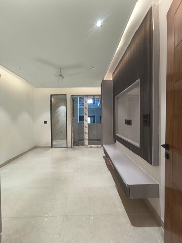 Room in 3 BHK Builder Floor at Green Fields Colony – for Sale