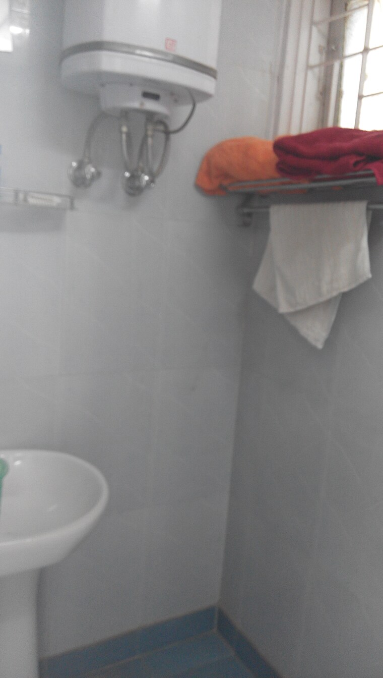 Bathroom, vasant kunj 1 Bedroom 580 Sq.Ft. Apartment In Vasant Kunj Delhi 9516403