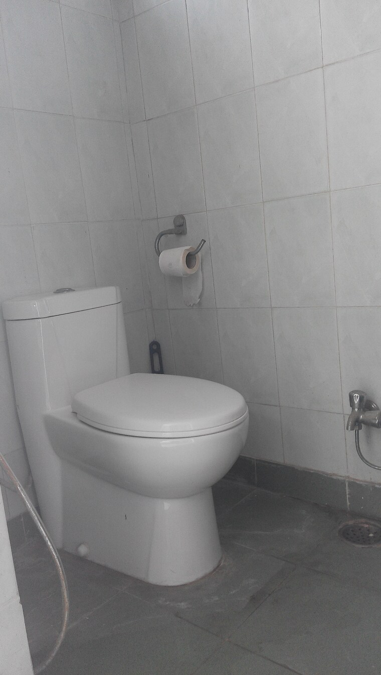 Bathroom, vasant kunj 1 Bedroom 580 Sq.Ft. Apartment In Vasant Kunj Delhi 9516403