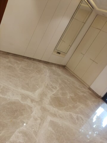 Room in 4 BHK Builder Floor at Sushant Lok I – for Rent