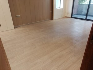 Room in 4 BHK Builder Floor at Sushant Lok I – for Rent