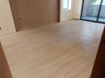 Room in 4 BHK Builder Floor at Sushant Lok I – for Rent