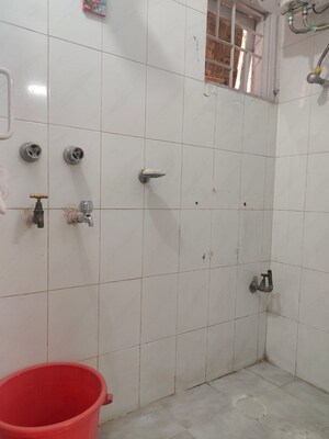 Bathroom in 1 BHK Apartment at Vasant Kunj – for Rent