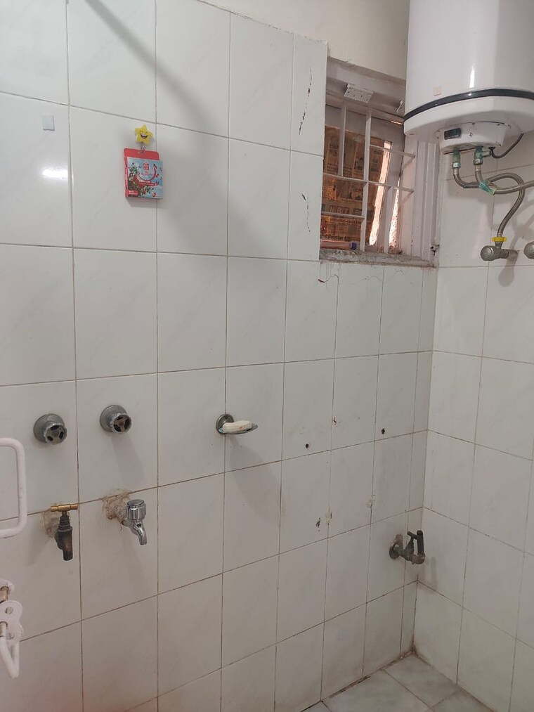Bathroom, vasant kunj 1 Bedroom 580 Sq.Ft. Apartment In Vasant Kunj Delhi 9516449