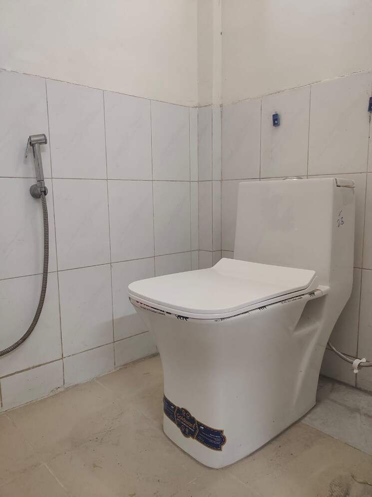 Bathroom, vasant kunj 1 Bedroom 580 Sq.Ft. Apartment In Vasant Kunj Delhi 9516449