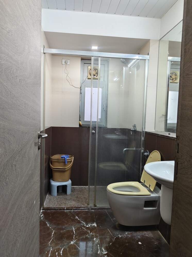 Bathroom, db-woods 3 Bedroom 1200 Sq.Ft. Apartment In Goregaon East Mumbai 9516500