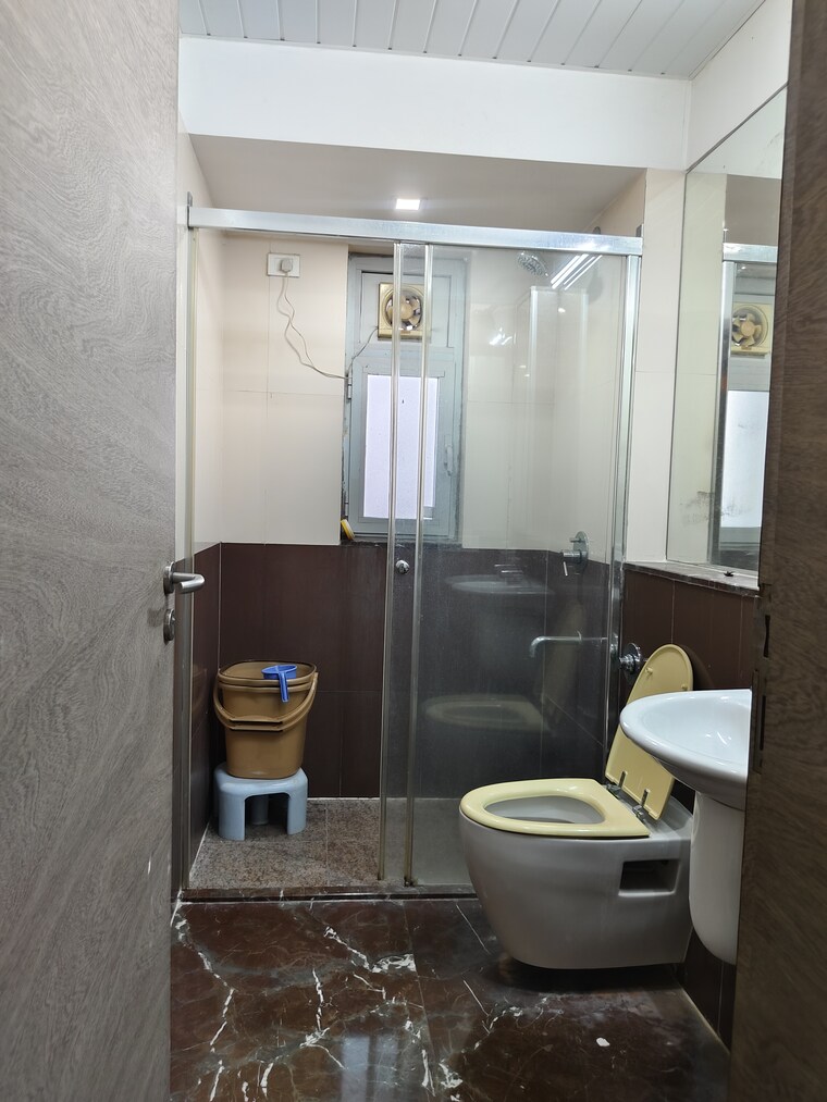 Bathroom, db-woods 3 Bedroom 1200 Sq.Ft. Apartment In Goregaon East Mumbai 9516500