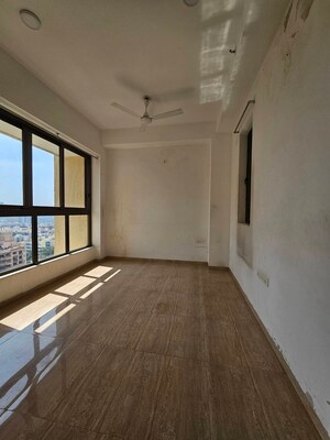 Room in 2 BHK Apartment at CCI Rivali Park, Borivali East – for Rent