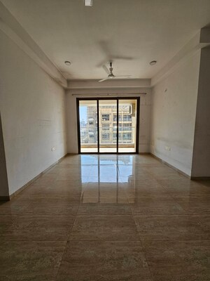 Room in 2 BHK Apartment at CCI Rivali Park, Borivali East – for Rent