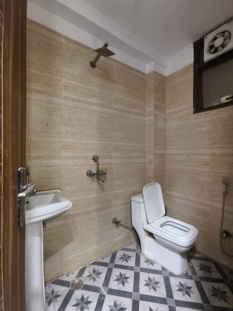 Bathroom, chattarpur 1 Bedroom 450 Sq.Ft. Builder Floor In Chattarpur Delhi 9516499