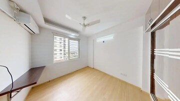 Room in 2.5 BHK Apartment at DLF Westend Heights New Town, Akshayanagar – for Rent