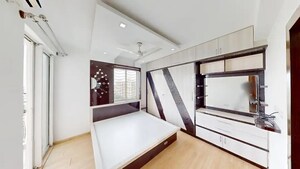 Room in 2.5 BHK Apartment at DLF Westend Heights New Town, Akshayanagar – for Rent