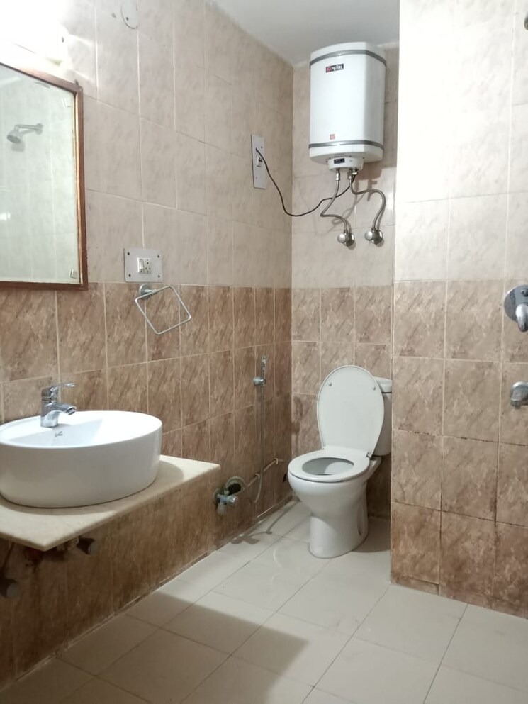 Bathroom, vasant kunj 3 Bedroom 1600 Sq.Ft. Apartment In Vasant Kunj Delhi 9516491
