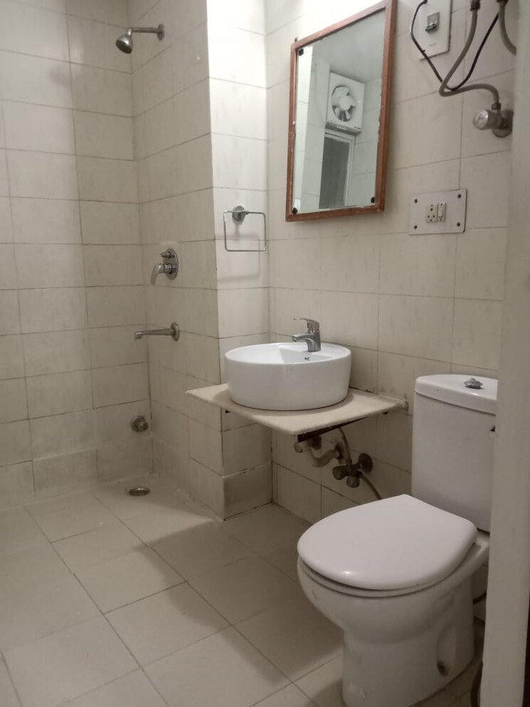 Bathroom, vasant kunj 3 Bedroom 1600 Sq.Ft. Apartment In Vasant Kunj Delhi 9516491