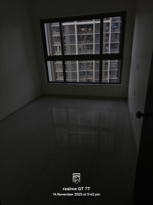 Room in 2 BHK Apartment at Kalpataru Paramount, Kapur Bawdi – for Rent