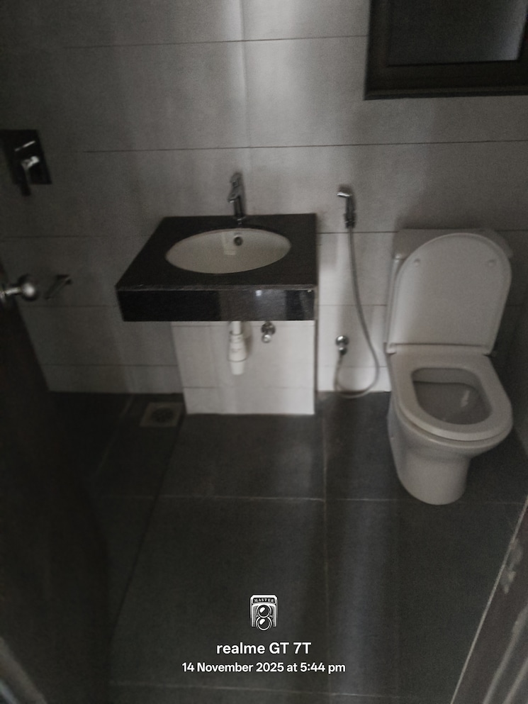 Bathroom, kalpataru-paramount 2 Bedroom 711 Sq.Ft. Apartment In Kapur Bawdi Thane 9516585