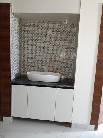 Furnished Amenities in 3 BHK Builder Floor at Shyam Park Extension – for Sale