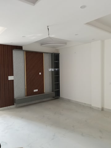 Room in 3 BHK Builder Floor at Shyam Park Extension – for Sale