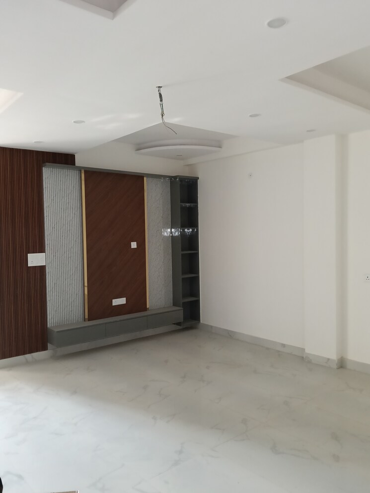 Room, shyam park extension 3 Bedroom 120 Sq.Yd. Builder Floor In Shyam Park Extension Ghaziabad 9516563