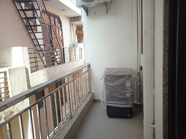 Balcony, south-city-arcade 2 Bedroom 1000 Sq.Ft. Builder Floor In Sector 41 Gurgaon 9516610